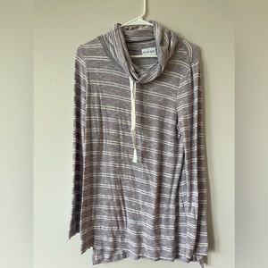 Olive and Oak Sweatshirt, size M